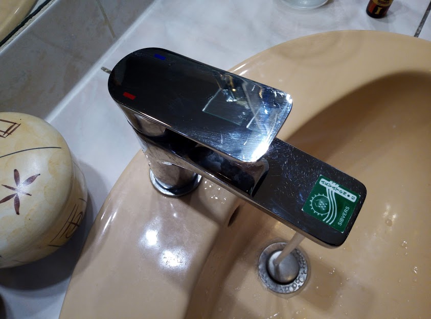 Activateur de l'eau courante améliore la vue et les articulations