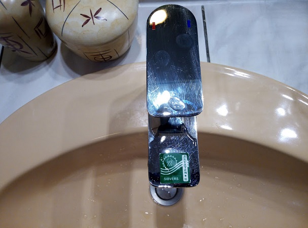 Activateur de l'eau courante améliore la vue et les articulations Activateur de l'eau courante améliore la vue et les articulations
